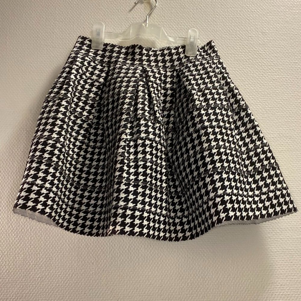 Full skirted skirt, very unique material!